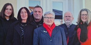 v. l. Michelle Kramer Mitte mit ihrem Team v. r. Beate Beck, Hartmut u. Maria Manske, Helmut u. Ingrid Ammer